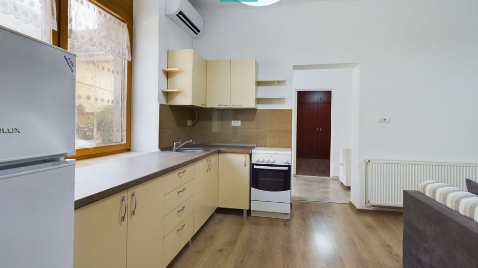 Apartament cu 3 camere la curte comună în Grădiște - Poză 8