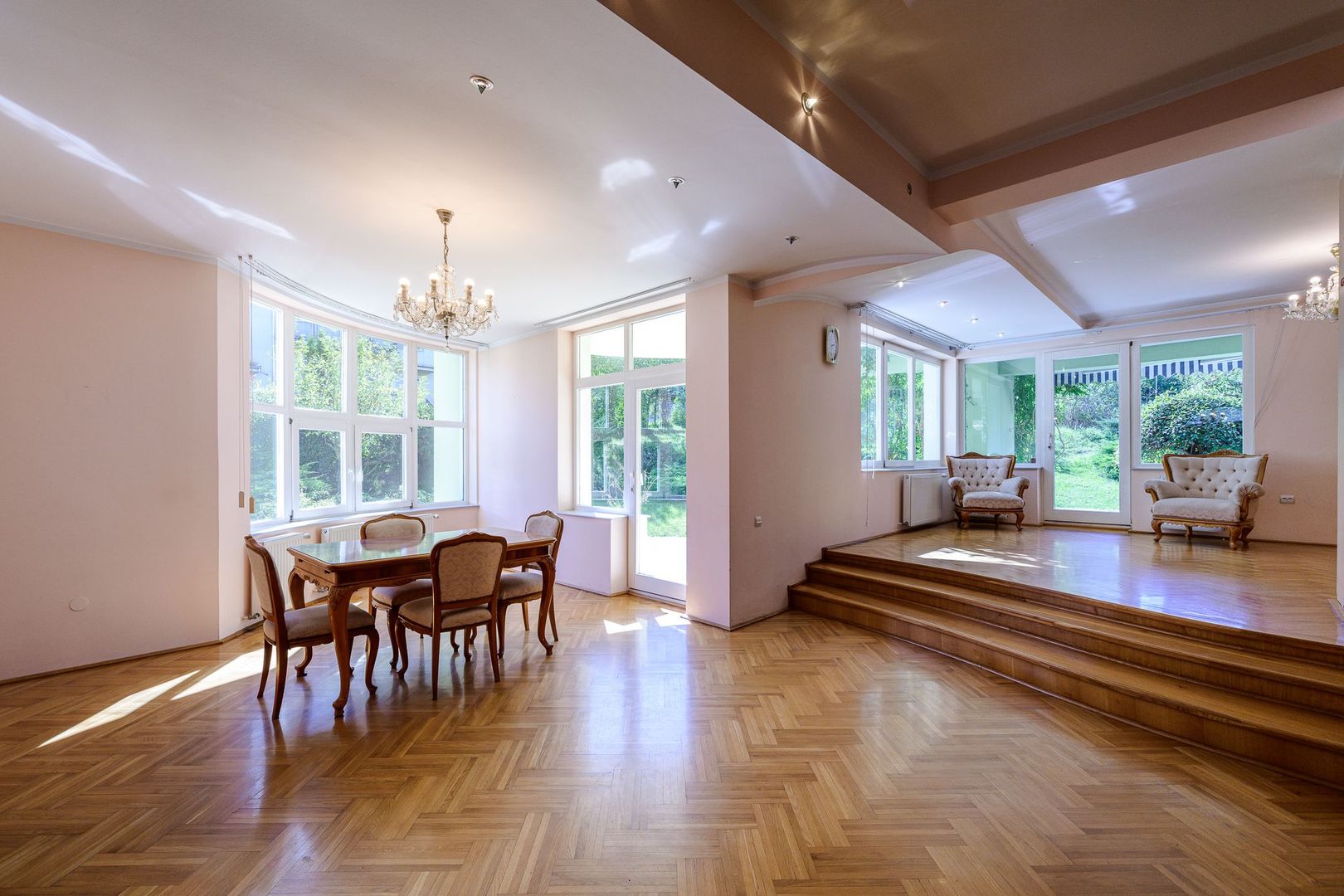 CASA Individuala ELEGANTA 300MP Teren 2150MP CAMPULUI - Poză 1