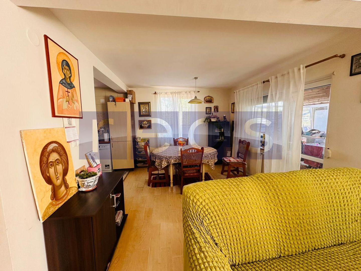 2 CASE DE VANZARE | CREVEDIA | 8 CAMERE - Poză 3