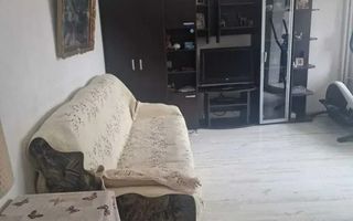 Apartament 3 camere, decomandat , etajul 1/10 - Poză 1