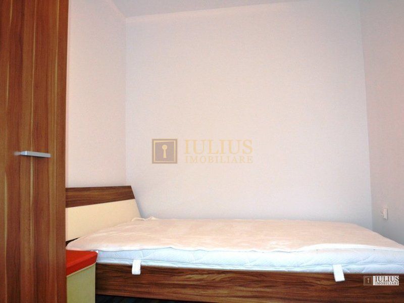 Dormitor inchis + sufragerie deschisa cu bucataria, amenajat si mobilat modern. - Poză 6