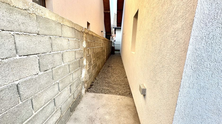 Casă individuală de vanzare  cu garaj și curte proprie – Hălchiu - Poză 30