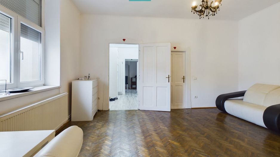 Apartament la casă zonă centrală - Poză 3