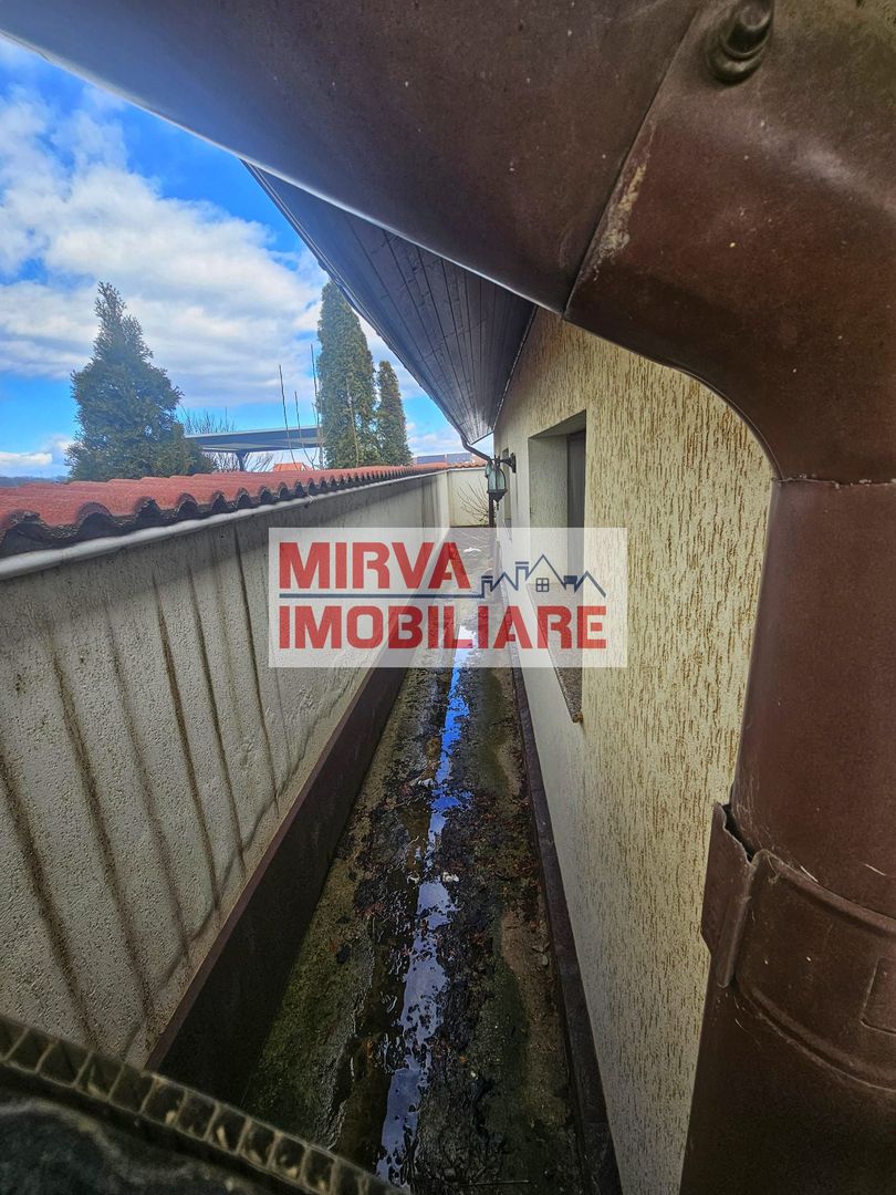 Vilă spațioasă Strejnicu S+P+1E+M, 8 camere, garaj, teren 595 mp - Poză 17