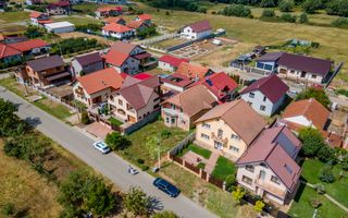 Casă la roșu în Zădăreni - Poză 6