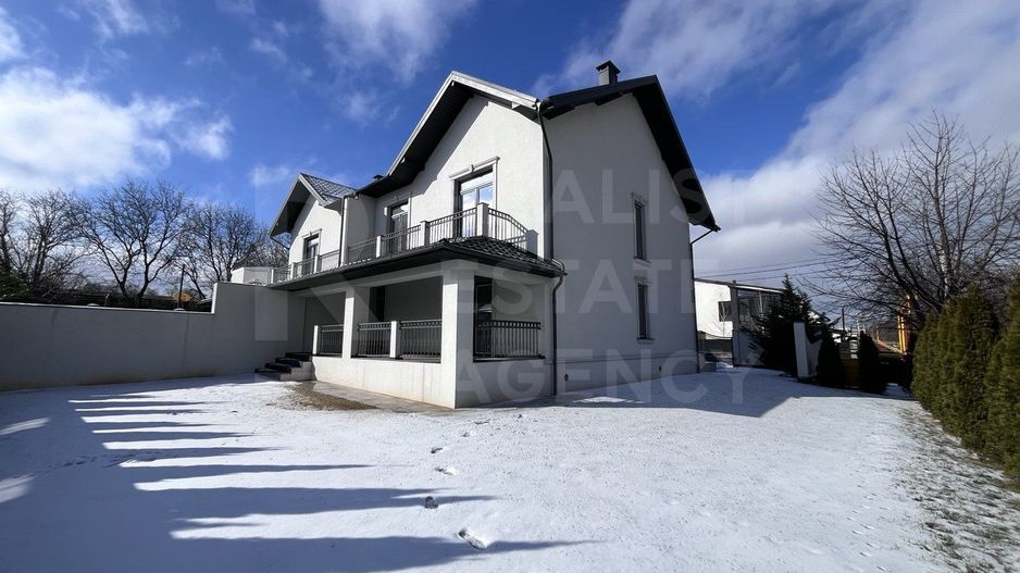 Vânzare, Duplex, 2 nivele, 4 camere, strada Aron Pumnul,Cricova - Poză 1