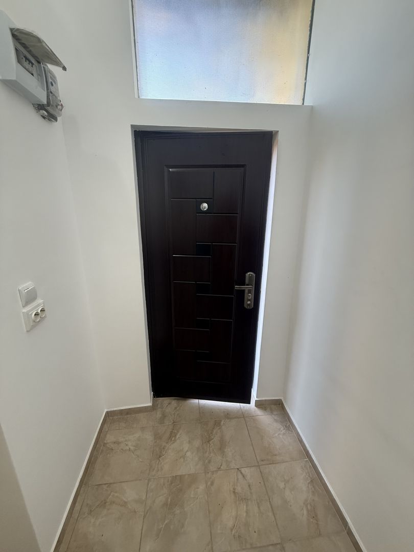 2 corpuri de Casă renovate + teren 125 mp Campina - Poză 16