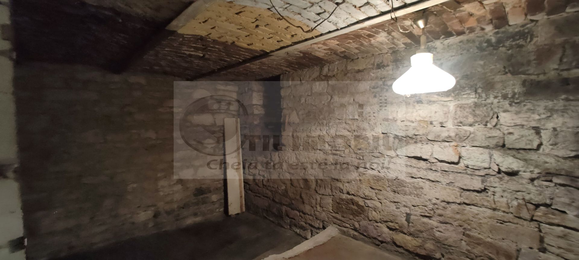 APARTAMENT ULTRACENTRAL , PIATA UNIRII, CUZA VODA 70 MP PLUS CURTE - Poză 13