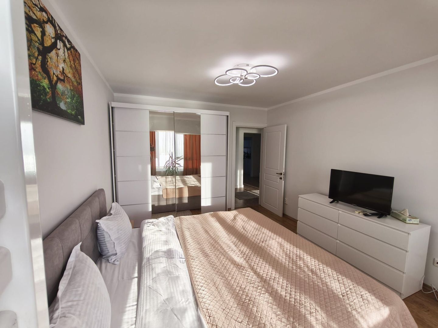 De inchiriat apartament spatios, 3 camere, pe Faleza, 900 euro - Poză 8