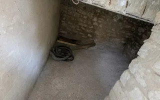 Garaj solid cu subsol mare – perfect pentru mașină sau depozitare. - Poză 17