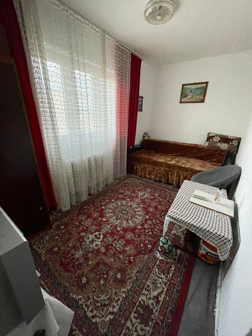Apartament cu 4 camere de vanzare, Zona Cetate - Poză 3