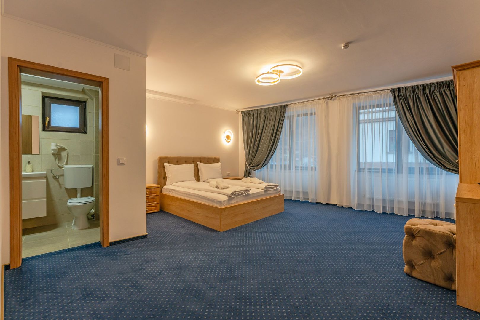 Pensiune Râșnov, 13 camere plus locuință proprietar, zonă Cetate - Poză 27