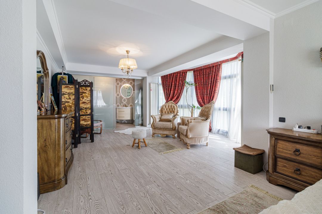 Vila impresionata 550mp util, 300mp teren - Poză 22