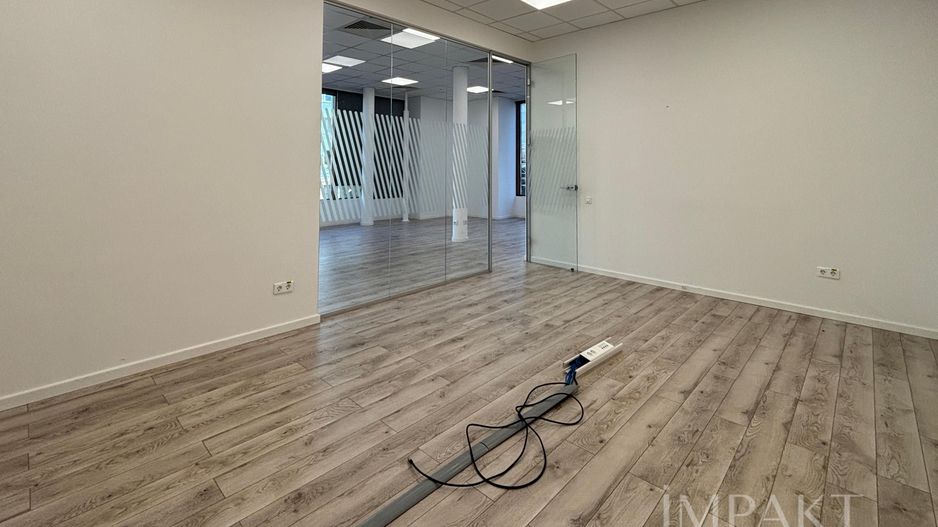 Spațiu comercial modern, zona-centrala complet amenajat pentru birouri - Poză 18