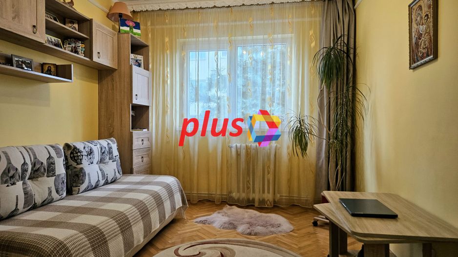 Apartament cu patru camere, zona Calea Bucuresti - Judetean 100 MP - Poză 10