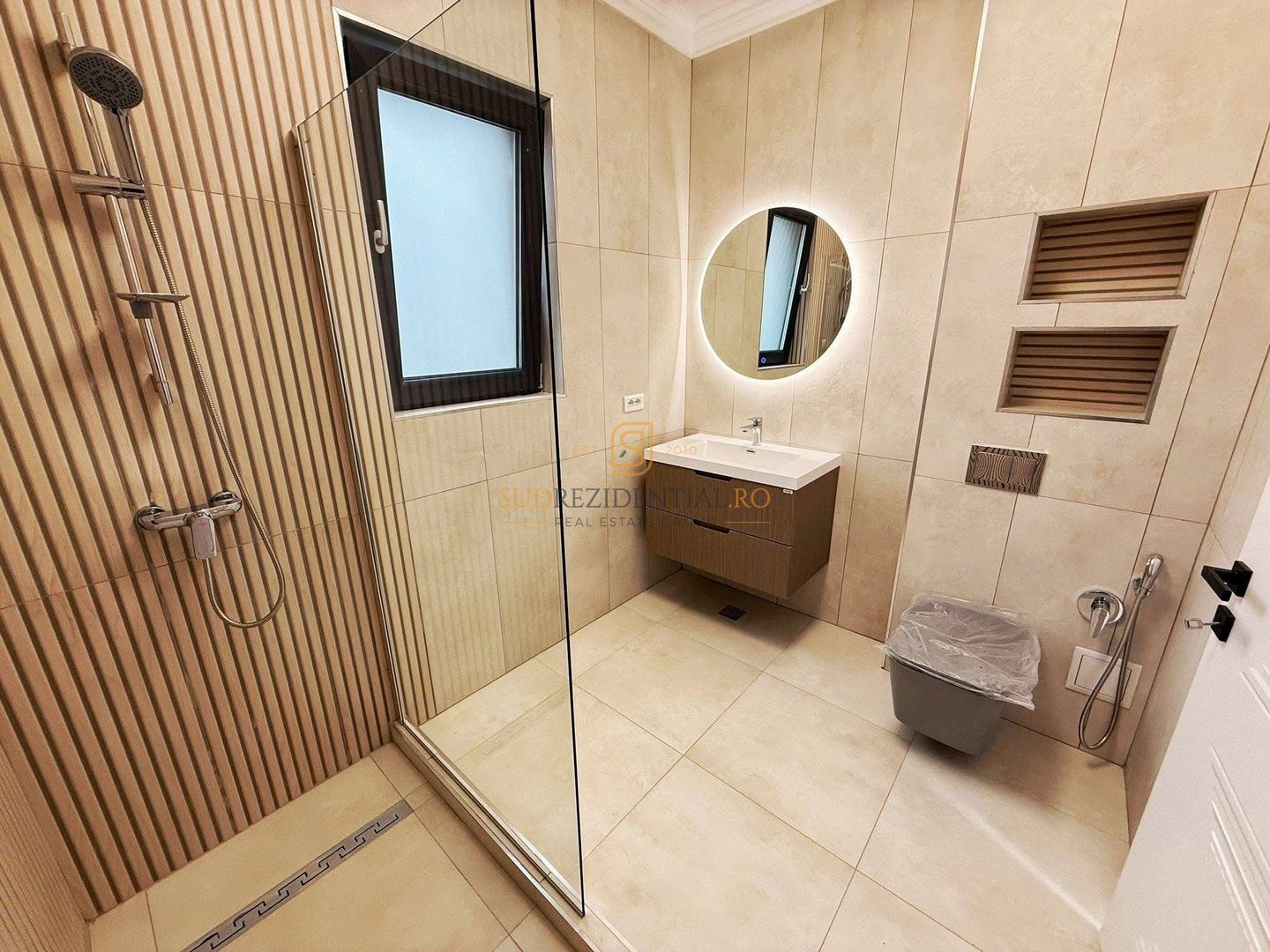 Vila individuala de vanzare, 4 camere, 3 bai, central Comuna Berceni - Poză 21