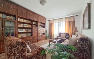 Apartament cu 3 camere de vanzare, Cetate - Poză 1