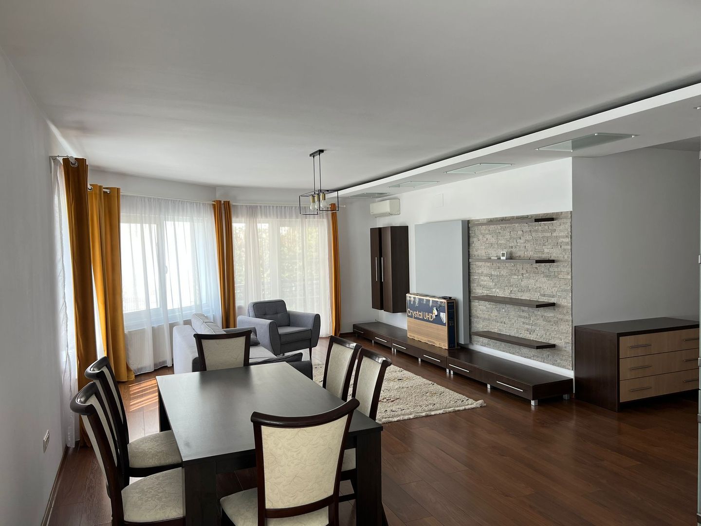De inchiriat! Apartament spatios, zona exceptionala! - Poză 1