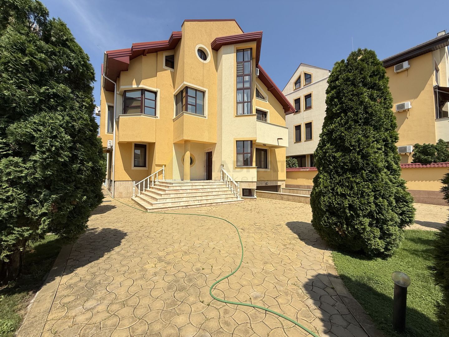 Vila 9 camere cu piscina si teren de 1.000 mp - Poză 16