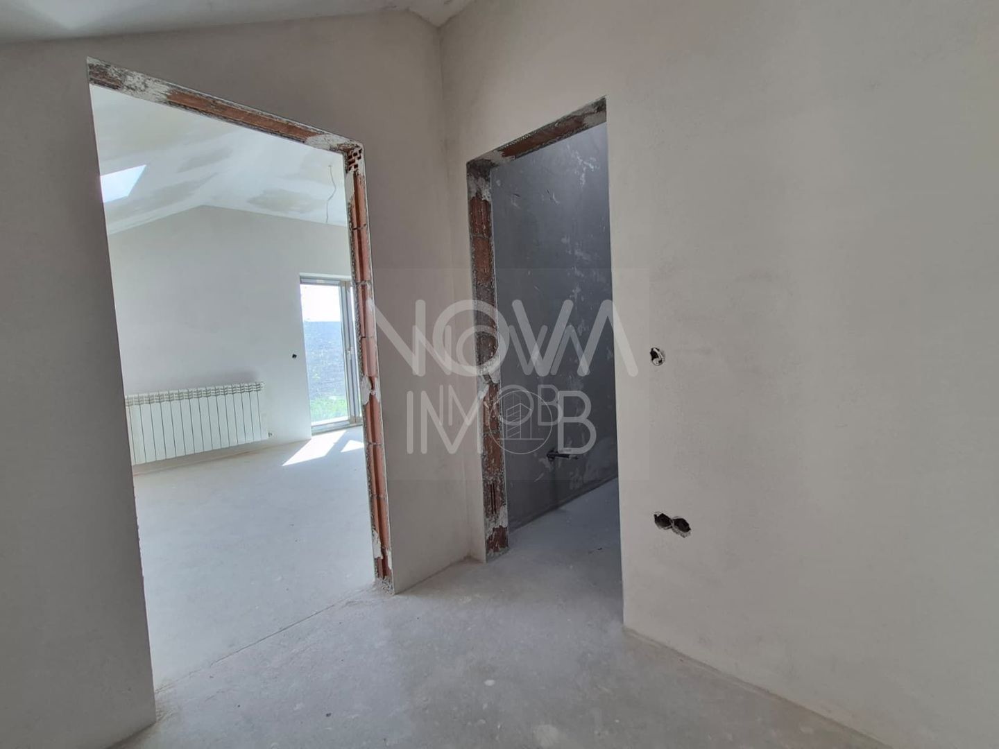 Casa generoasa cu 7 camere, 3 bai, dressing si parcare – Sura Mica - Poză 13