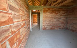 Casă de vânzare la roșu  | 220 mp | 1.200 mp teren - Poză 3