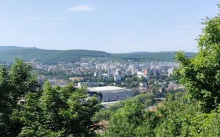 Vilă deosebită de vânzare în Gruia – panoramă spectaculoasă - Poză 1