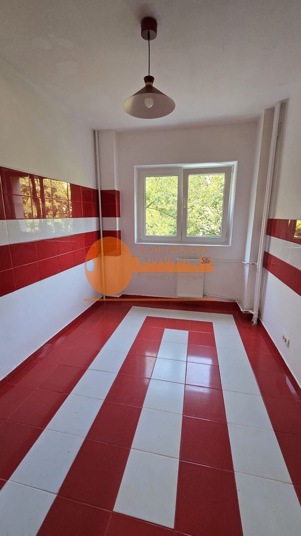 Apartament cu 4 camere in zona Lacul Tei - Bloc Reabilitat - Poză 21