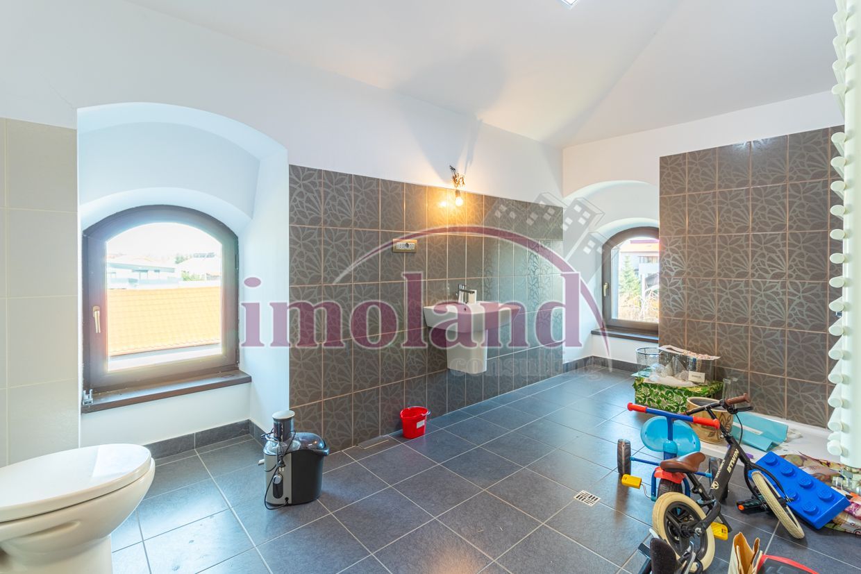 Vila cu piscina si garaj - 6 dormitoare - Pantelimon - Poză 38