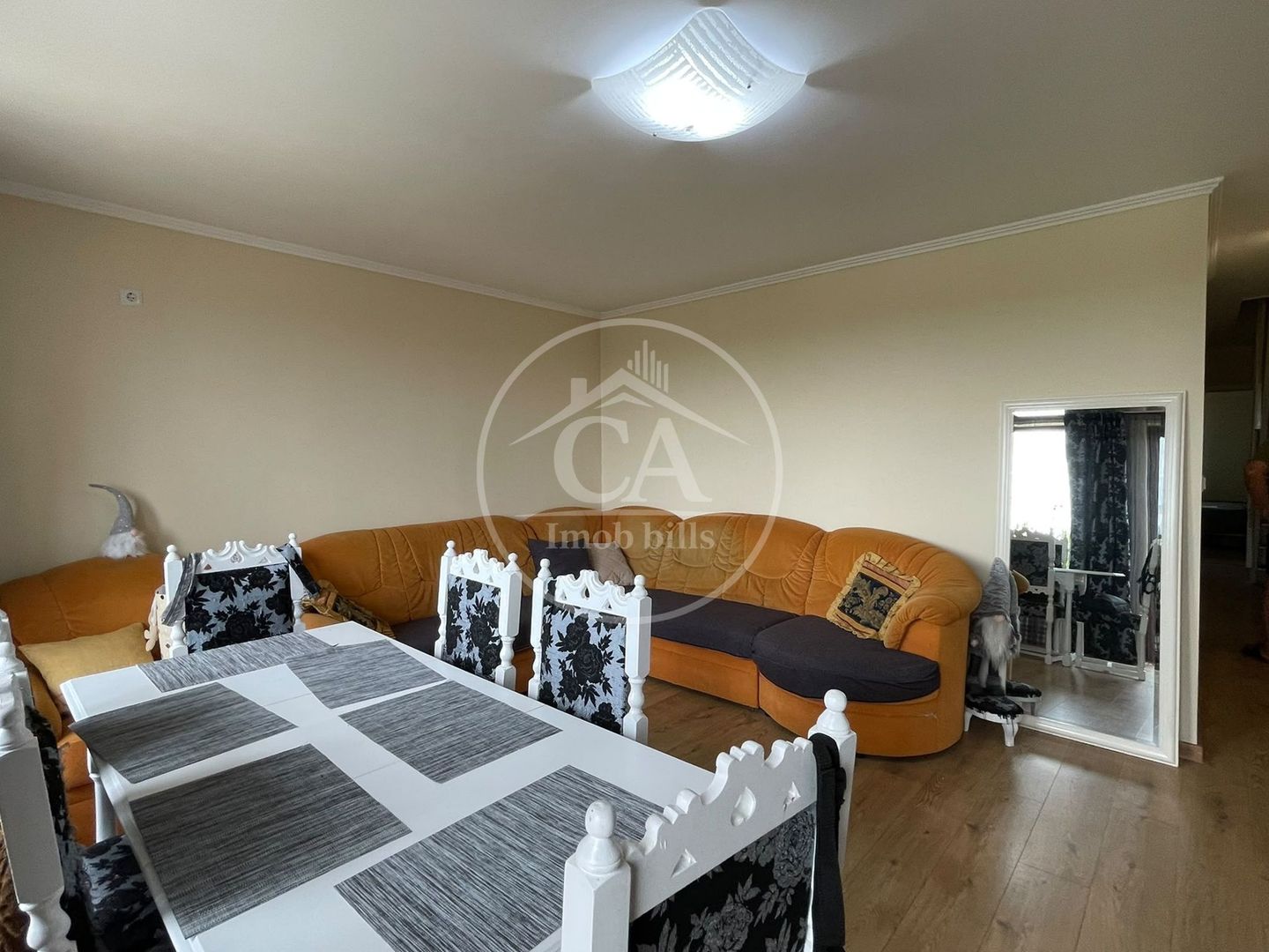 Casa de vanzare cu 3 camere tip duplex in zona Rogerius Oradea - Poză 2