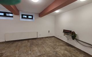 Vând Apartament la demisol cu 2 camere Zona Centrala! - Poză 8