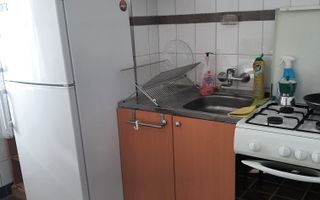 GARSONIERA NATIUNILE UNITE - BUCATARIE INCHISA, MOBILAT/ UTILAT MODERN - Poză 6