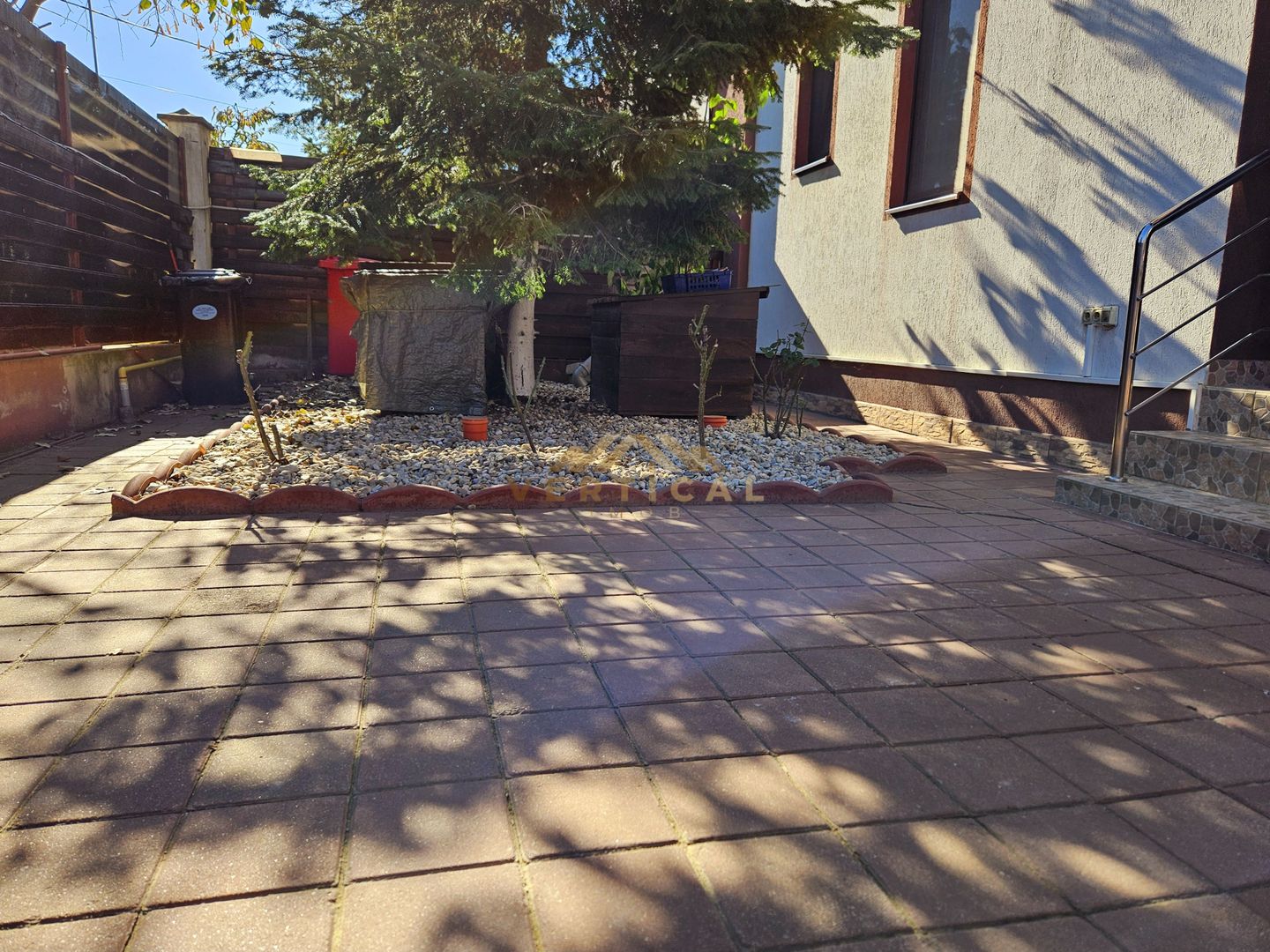 Vila complet mobilata si utilata - comuna Berceni - Poză 2