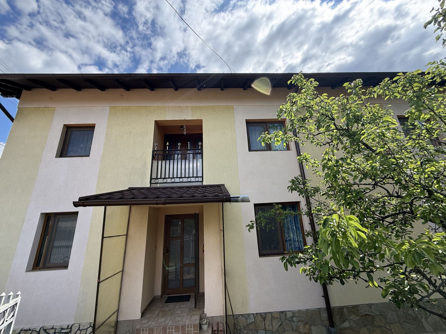 Vila construită in 2010 - P+1+pod - S=236 mp și curte 238 mp Campina! - Poză 32
