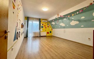 Casa spațioasă, cu spațiu comercial, locuri de parcare - Aradului Vest - Poză 9