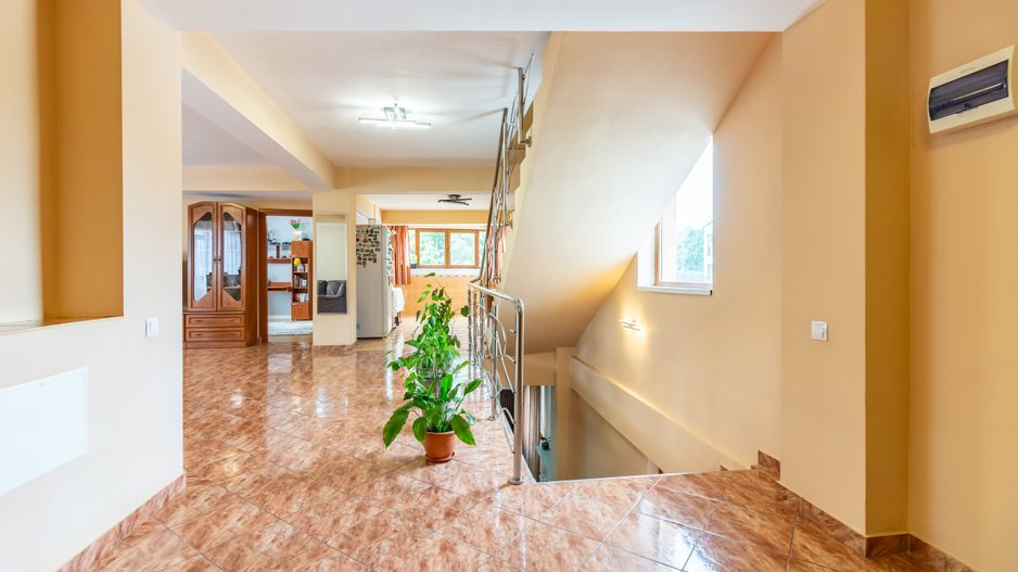 Inchiriere Cladire P+1+M Apusului, 433mp, Curte 900mp, Parcare - Poză 17