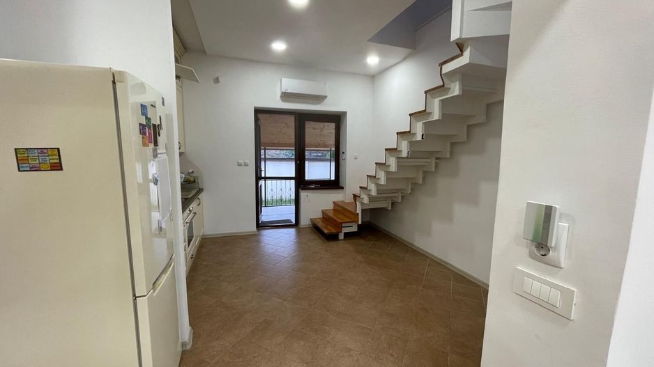 Chirie casă 3 camere ,terasa, curte acces auto – par Bratianu-1000 e/l - Poză 11