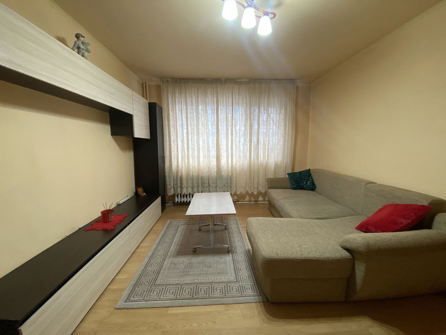 Apartament cu doua camere, Aparatorii Patriei, 79.000€ negociabil - Poză 2