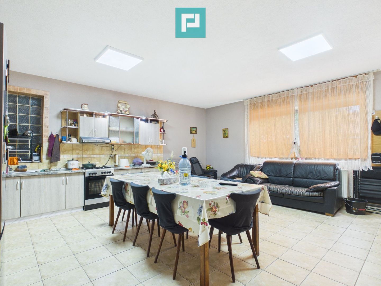 Casă cu 4 camere și teren de 1.910 mp în Macea - Poză 6