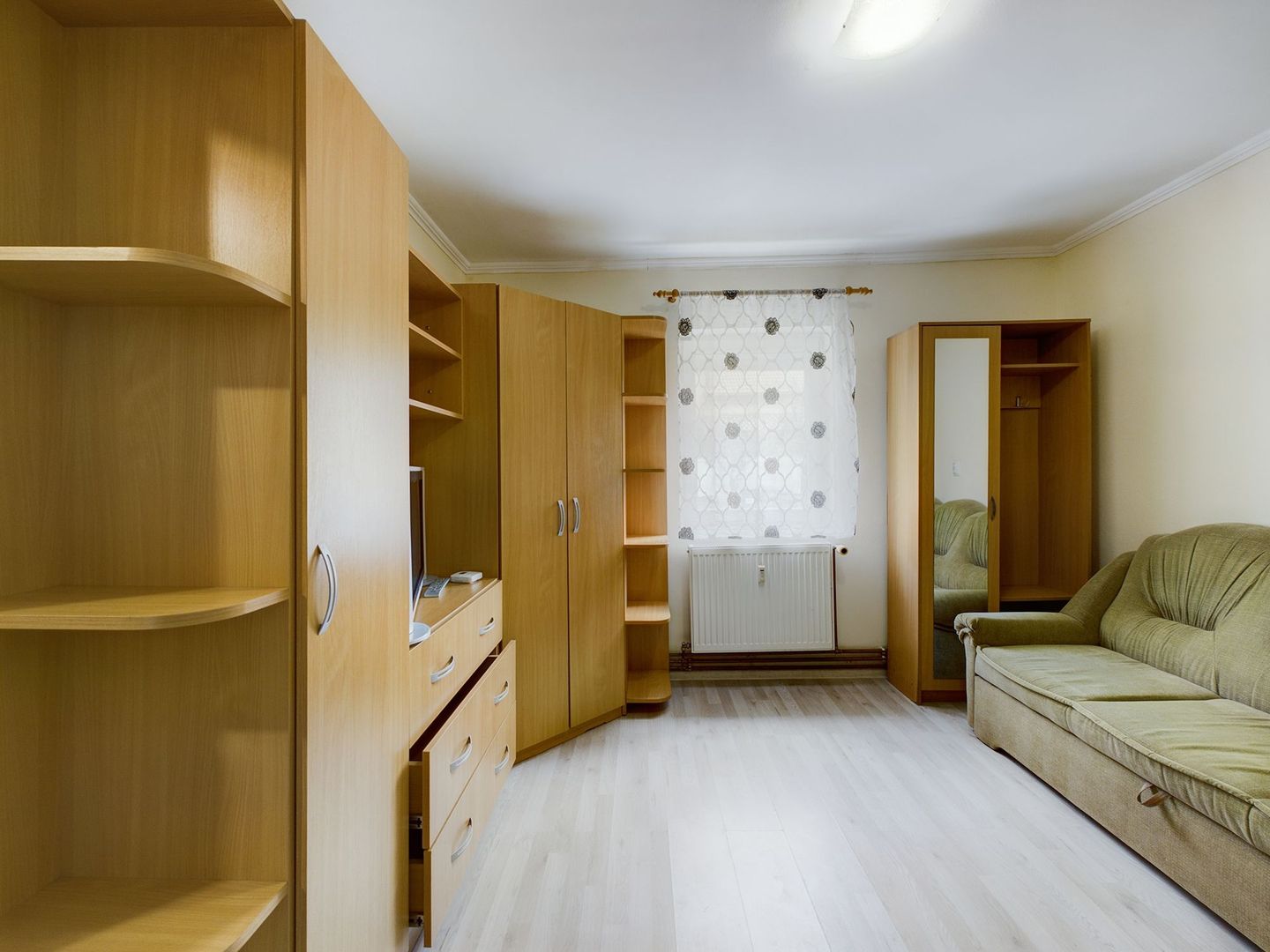 Garsonieră confort 1 zona Pârneava - Poză 2