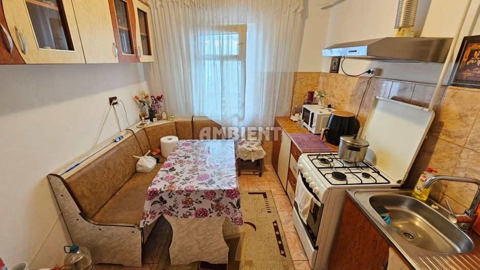 Apartament 3 camere, decomandate, zona Cartier; - Poză 2