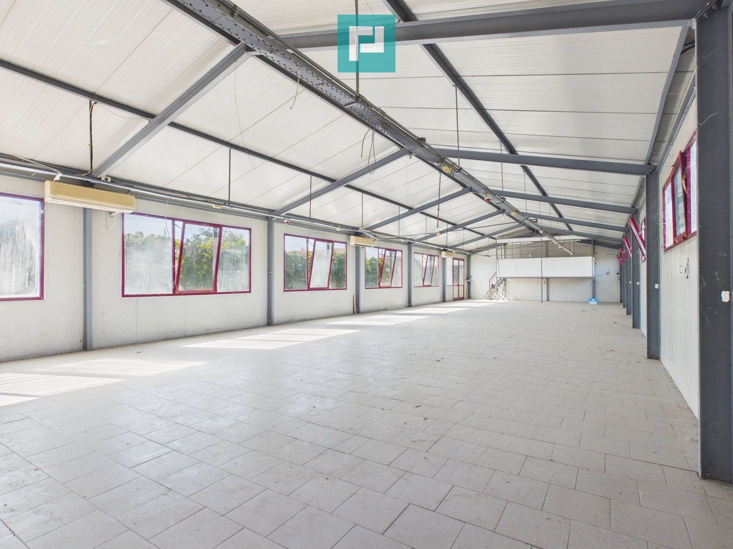 Hală de închiriat 205 mp utili în Aradul Nou - Poză 1