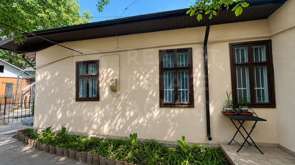 Vânzare, apartament la sol, strada Cojocarilor, Centru - Poză 1