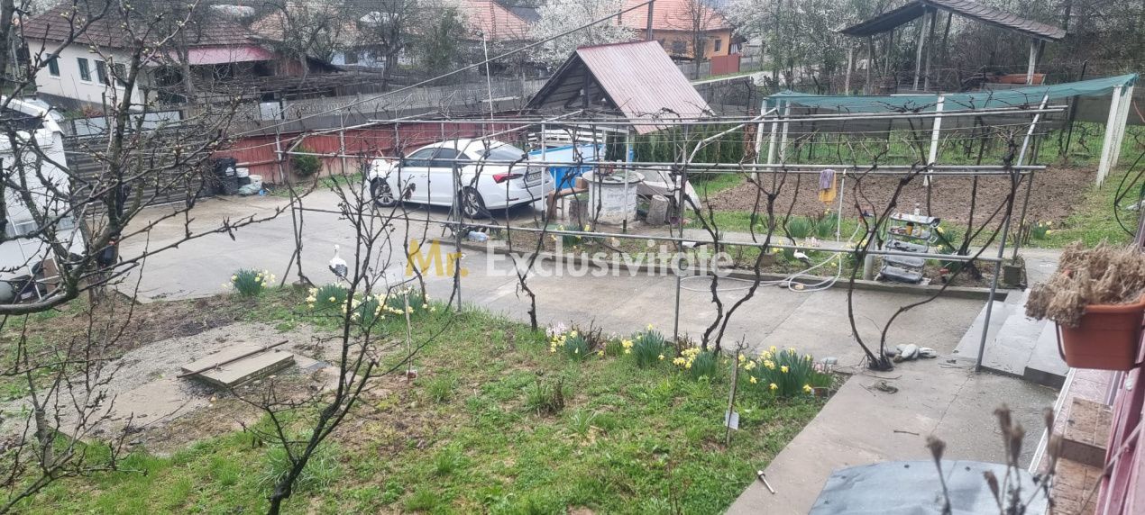 Casă P+M cu 1.558 mp teren, livadă și garaj - Poză 17