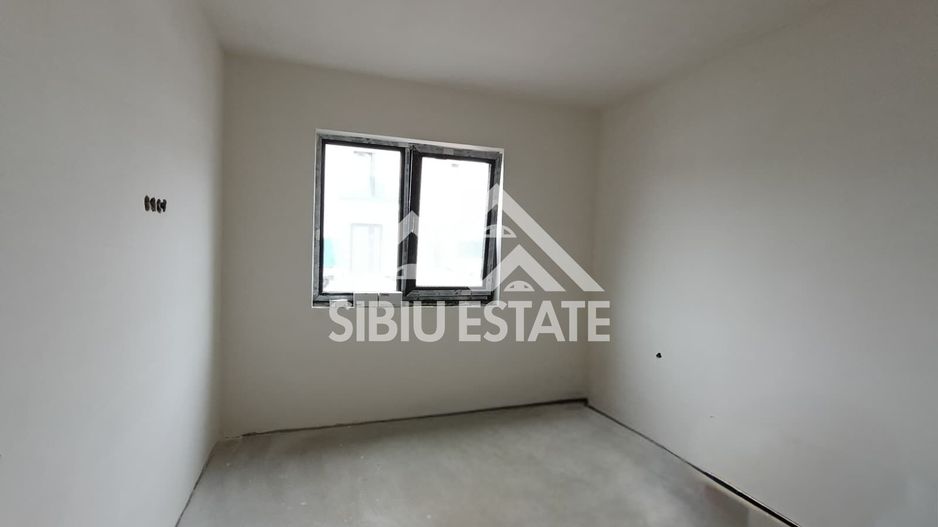 Casa tip duplex  5 camere, teren 400 mp, Selimbar acces usor - Poză 6
