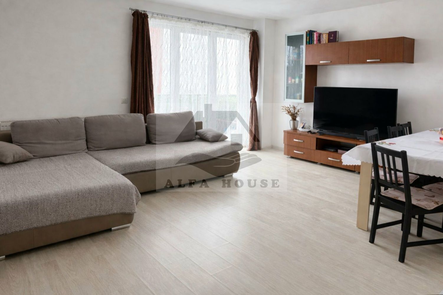 Apartament cu trei camere - locatie TOP , zona CORESI - Poză 3