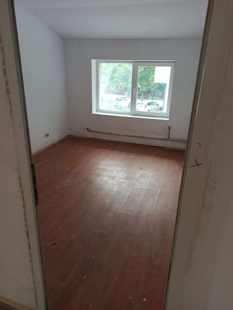 Spatiu, supr 11 mp, 1 minut metrou, pentru birou/cursuri/ateliere - Poză 2