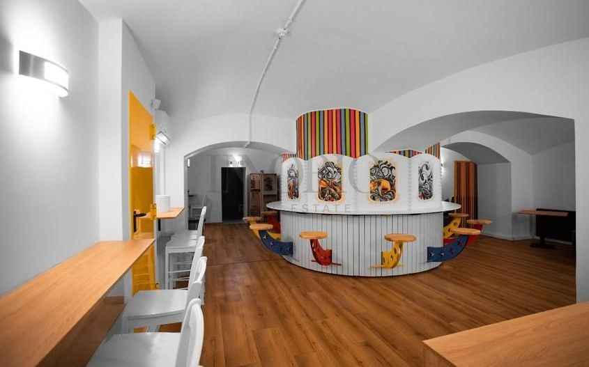 Cladire office in centrul istoric - Poză 10