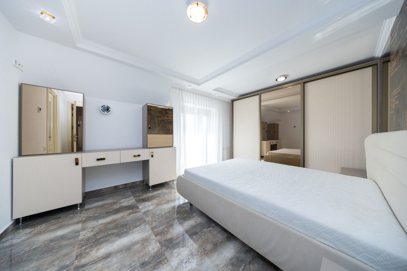 Casa 6 dormitoare+4 bai -1500 mp teren-Sacele - Poză 25