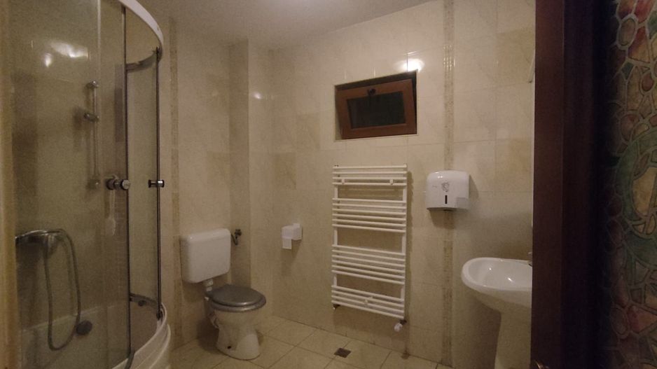 Vilă de închiriat ideală pentru reședință privată sau spațiu de business - Poză 15
