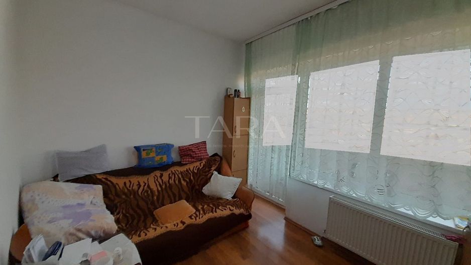 Apartament cu 3 camere în zonă centrală, compartimentat eficient. - Poză 1